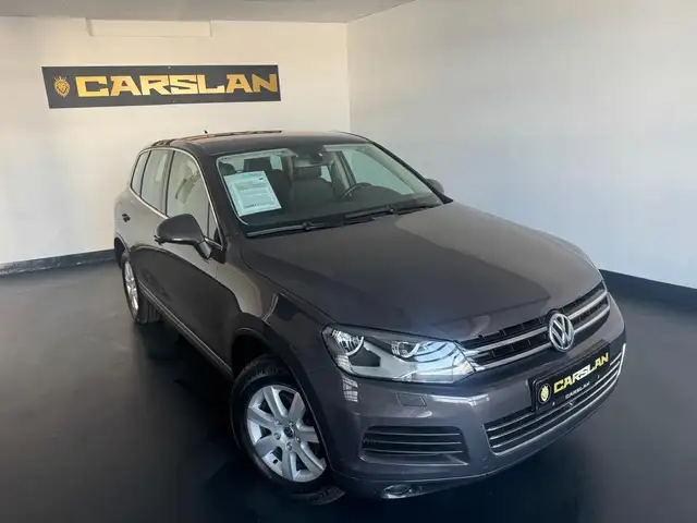 Volkswagen Touareg view 2