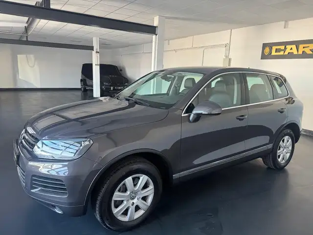 Volkswagen Touareg view 7