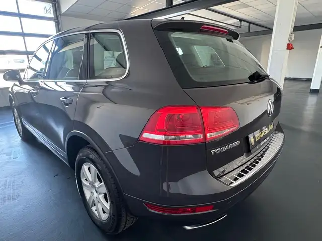 Volkswagen Touareg view 11