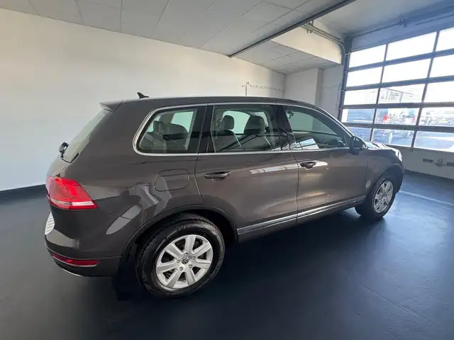Volkswagen Touareg view 15