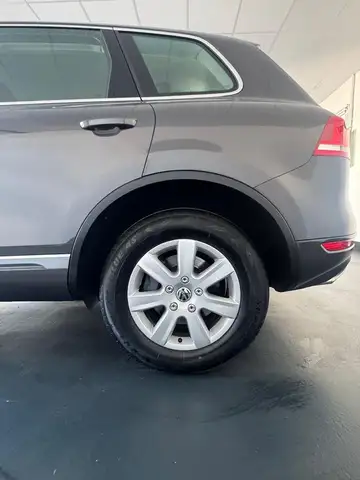 Volkswagen Touareg view 12