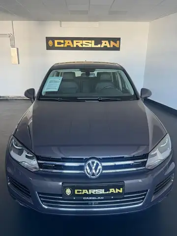 Volkswagen Touareg view 5