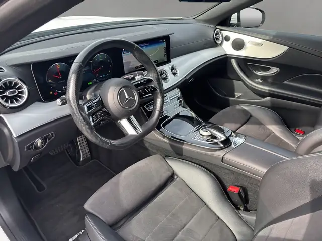 Mercedes-Benz E-Class view 9