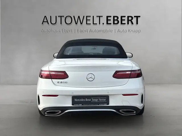 Mercedes-Benz E-Class view 4