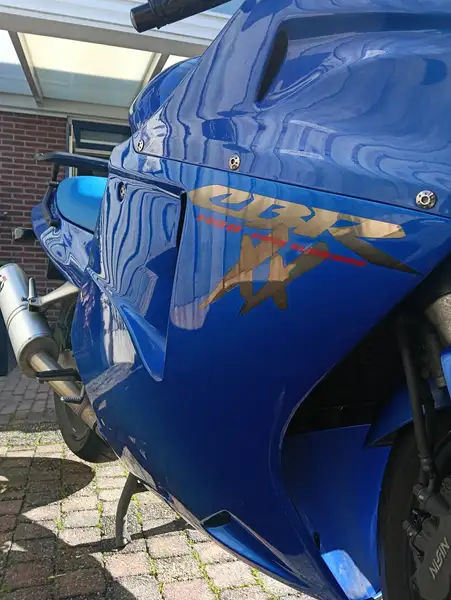 Honda CBR 1100 - foto 2