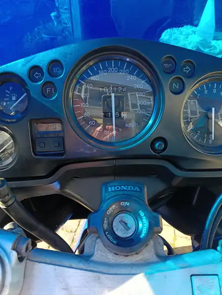 Honda CBR 1100 - foto 5