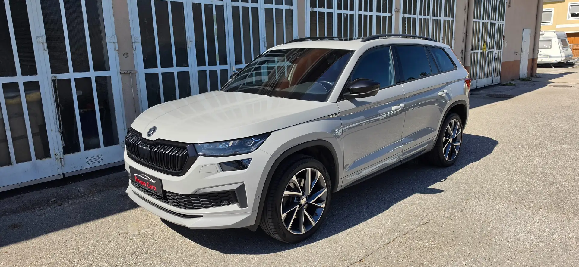 Skoda Kodiaq Sportline 4x4 2,0 TDI DSG Kamera*20zoll*Matrix*AHK Grau - 1