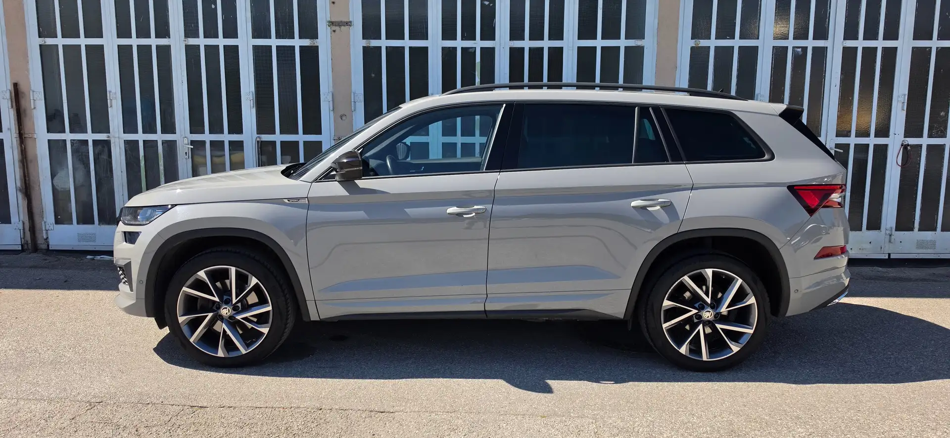 Skoda Kodiaq Sportline 4x4 2,0 TDI DSG Kamera*20zoll*Matrix*AHK Grau - 2