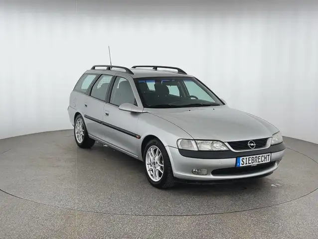 Opel Vectra view 3