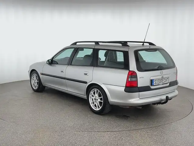 Opel Vectra view 5