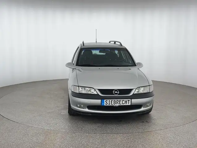 Opel Vectra view 2