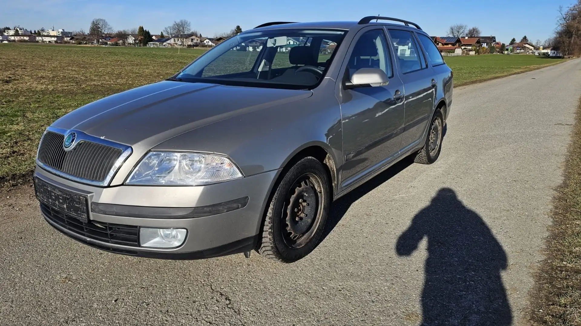 Skoda Octavia Kombi Ambiente TÜV  04/25*EFH*AHK*KLIMA* Beige - 1