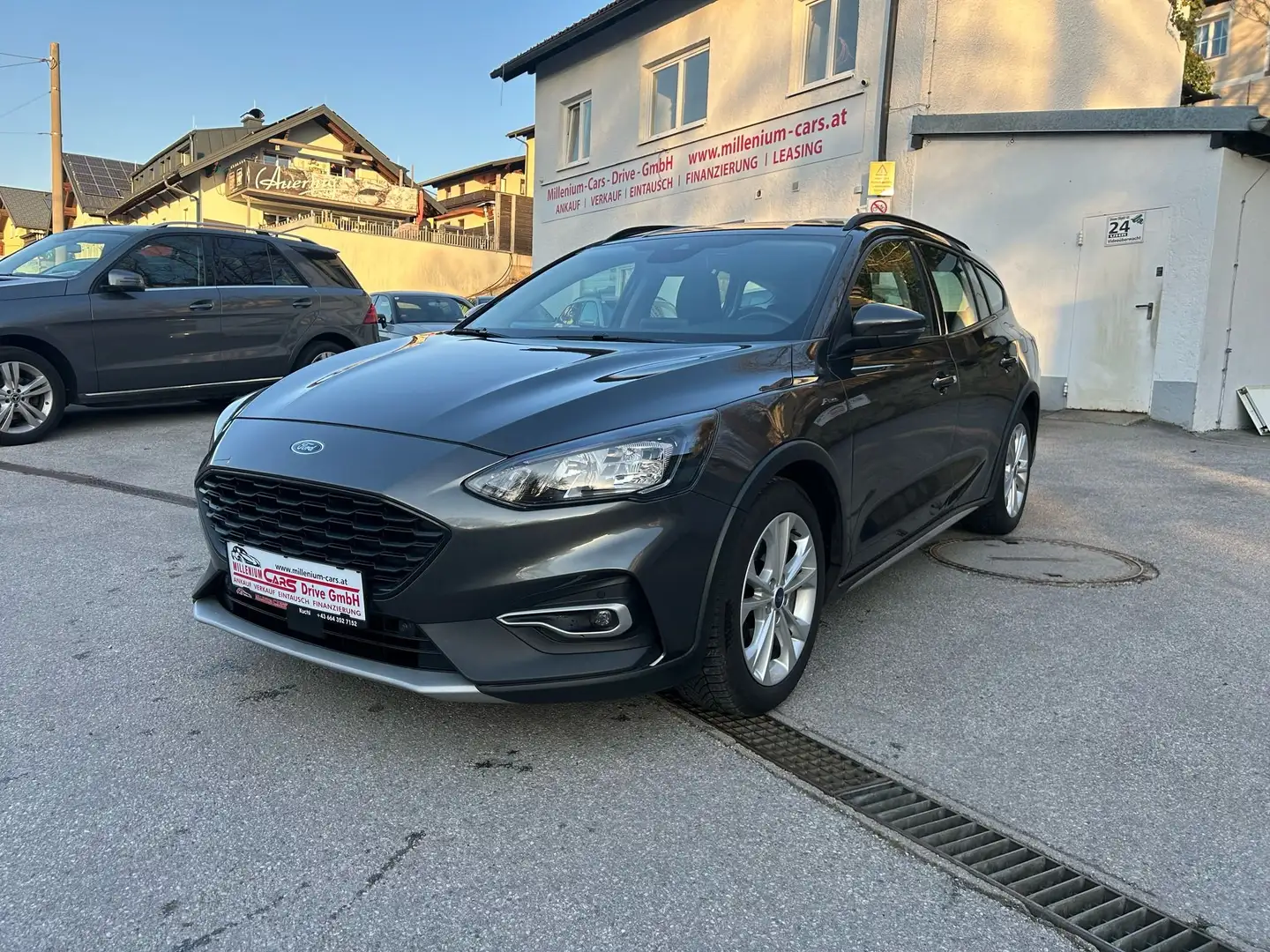 Ford Focus Traveller2,0EcoBlueSCRActive*Finanzierung FIX5,99% Gris - 1