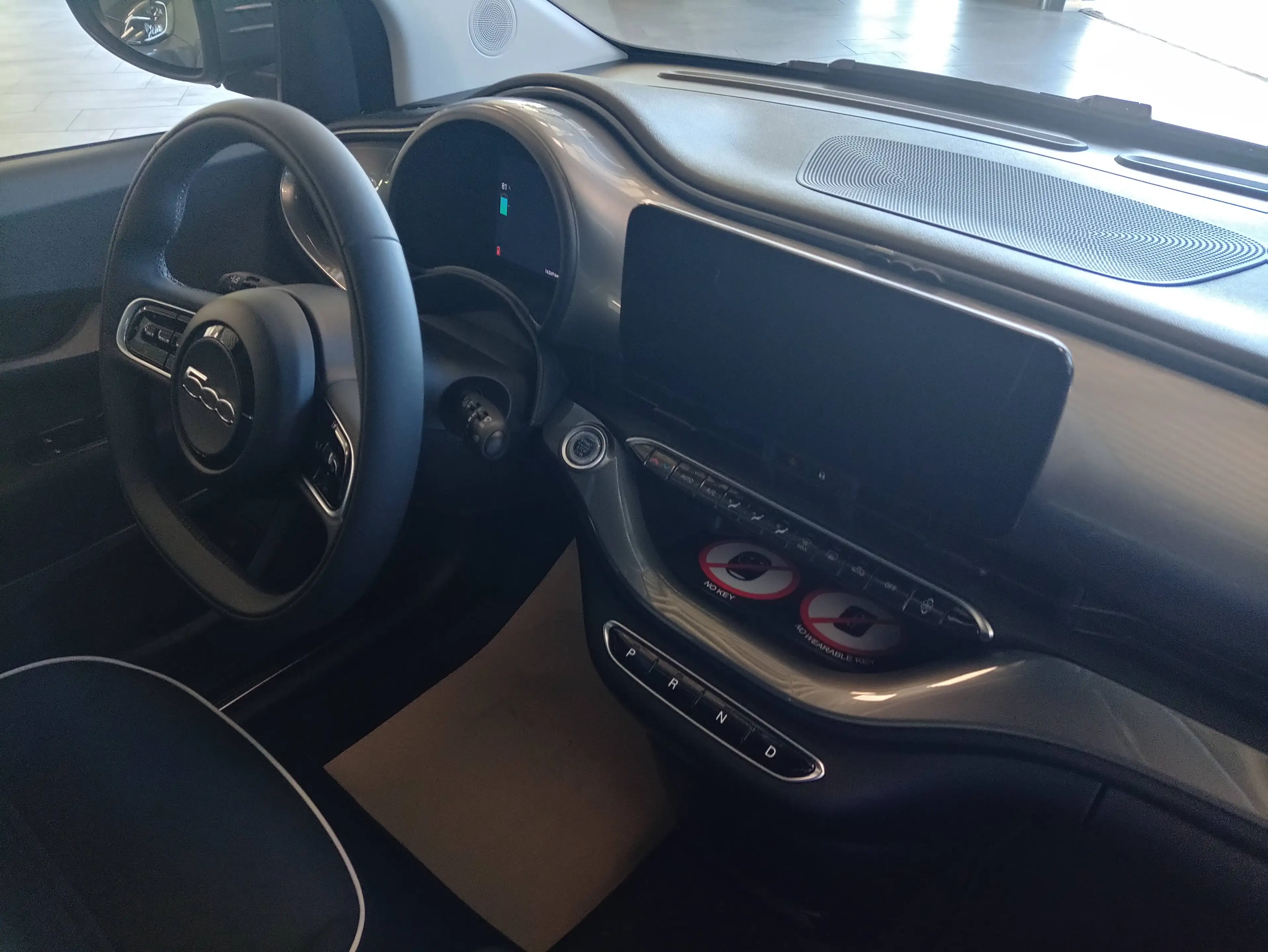 Fiat 500e 42kWh, Komfort+Style-Paket, Garantie — photo 12
