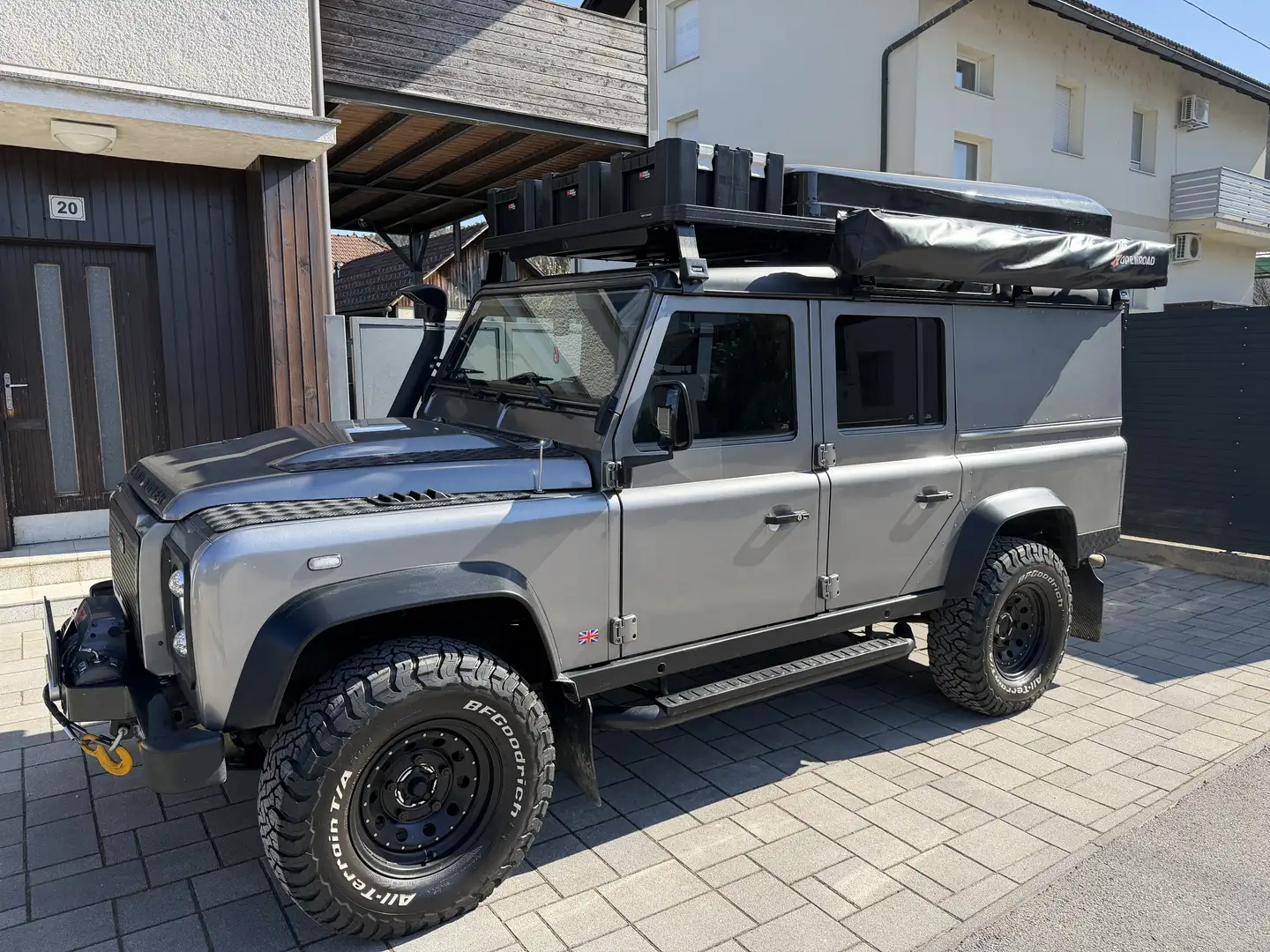 Land Rover Defender 110 Station Wagon SE - 1