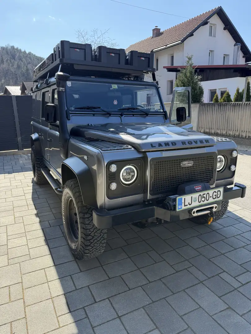 Land Rover Defender 110 Station Wagon SE - 2