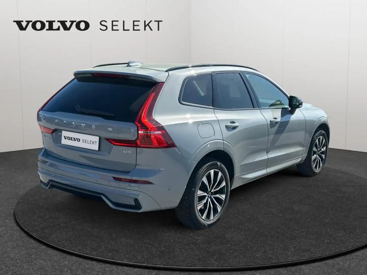 Volvo XC60 B4 Plus Dark / Essence Gris - 2