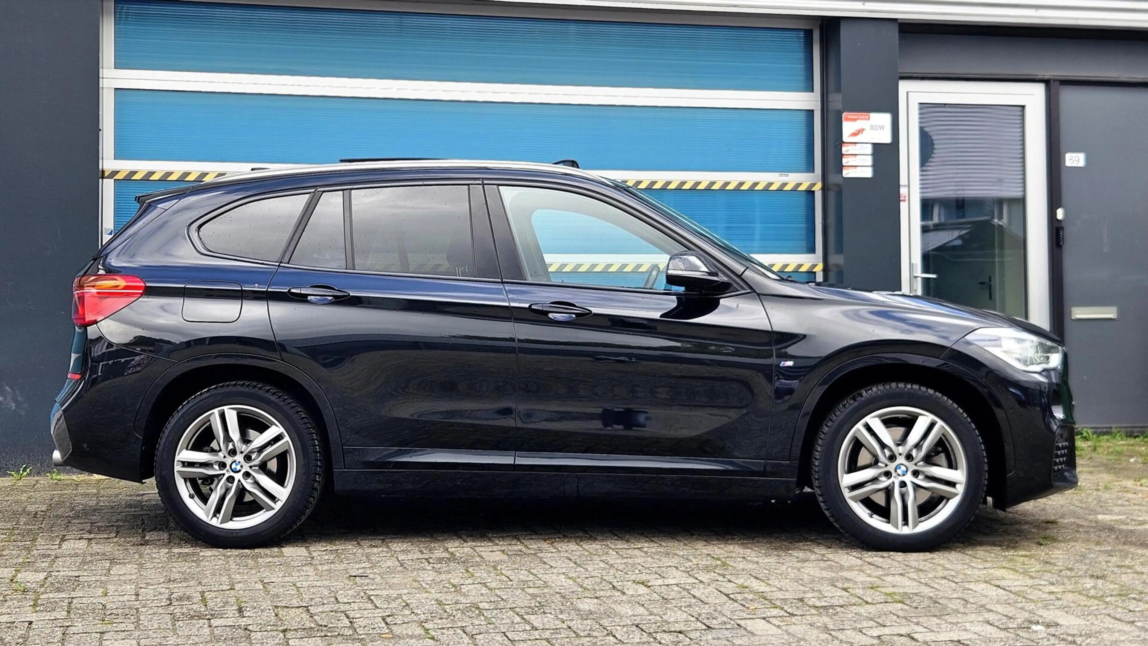 BMW X1 sDrive20i High Executive Edition M pakket — photo 3