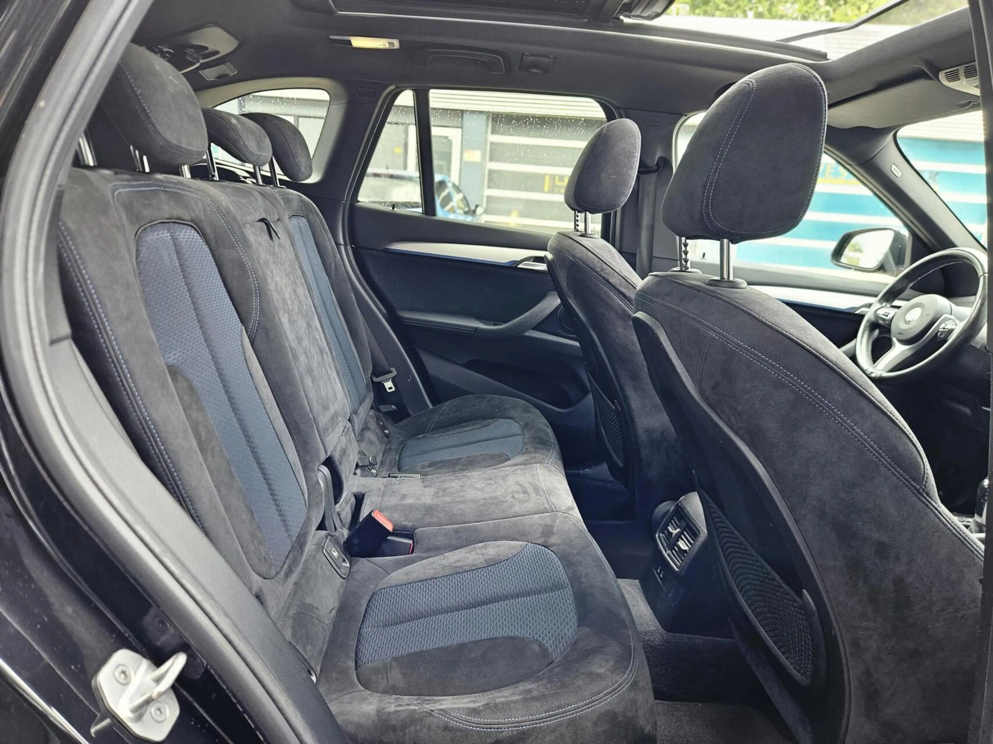BMW X1 sDrive20i High Executive Edition M pakket — photo 14