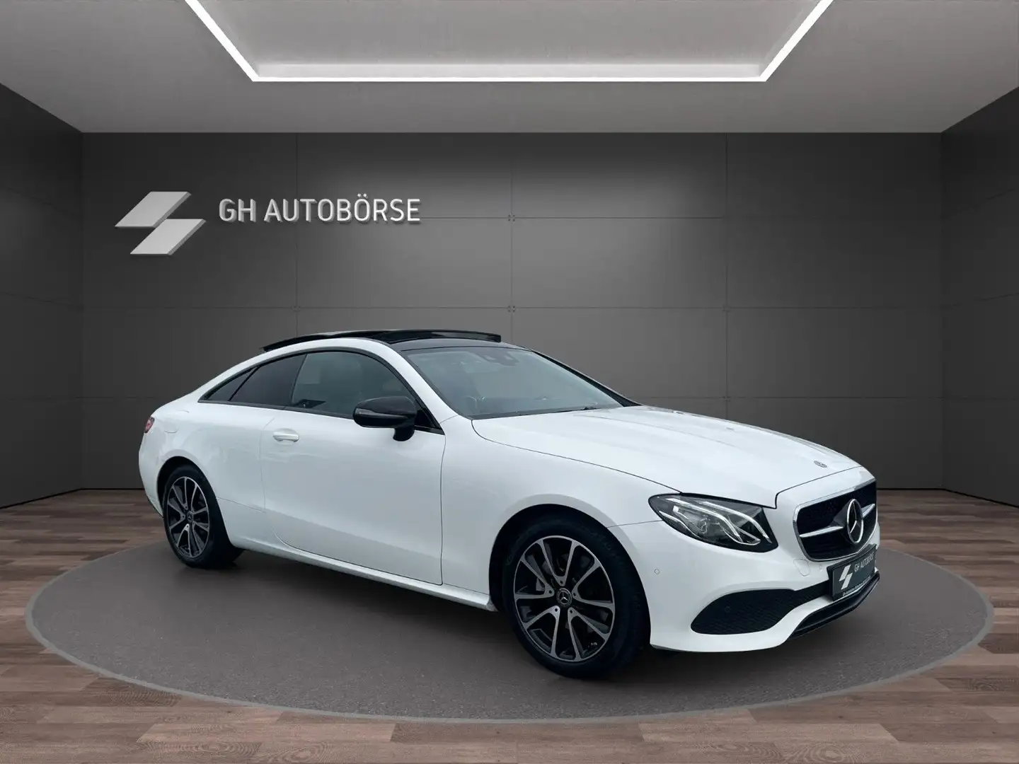 Mercedes-Benz E 200 E200 Coupe 9G|PANO|LED|R-KAM|DISTR+|NIGHT|SPUR Weiß - 2