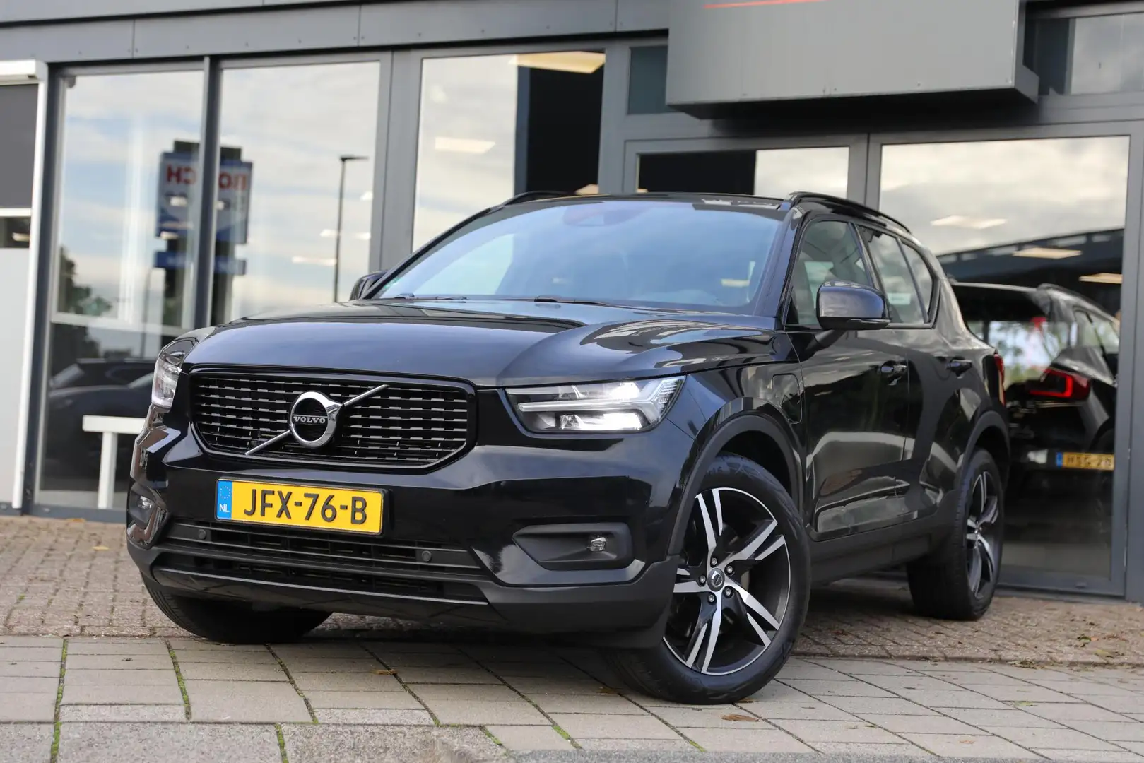Volvo XC40 1.5 T5 Recharge R-Design | Apple Carplay | Verwarm Noir - 1