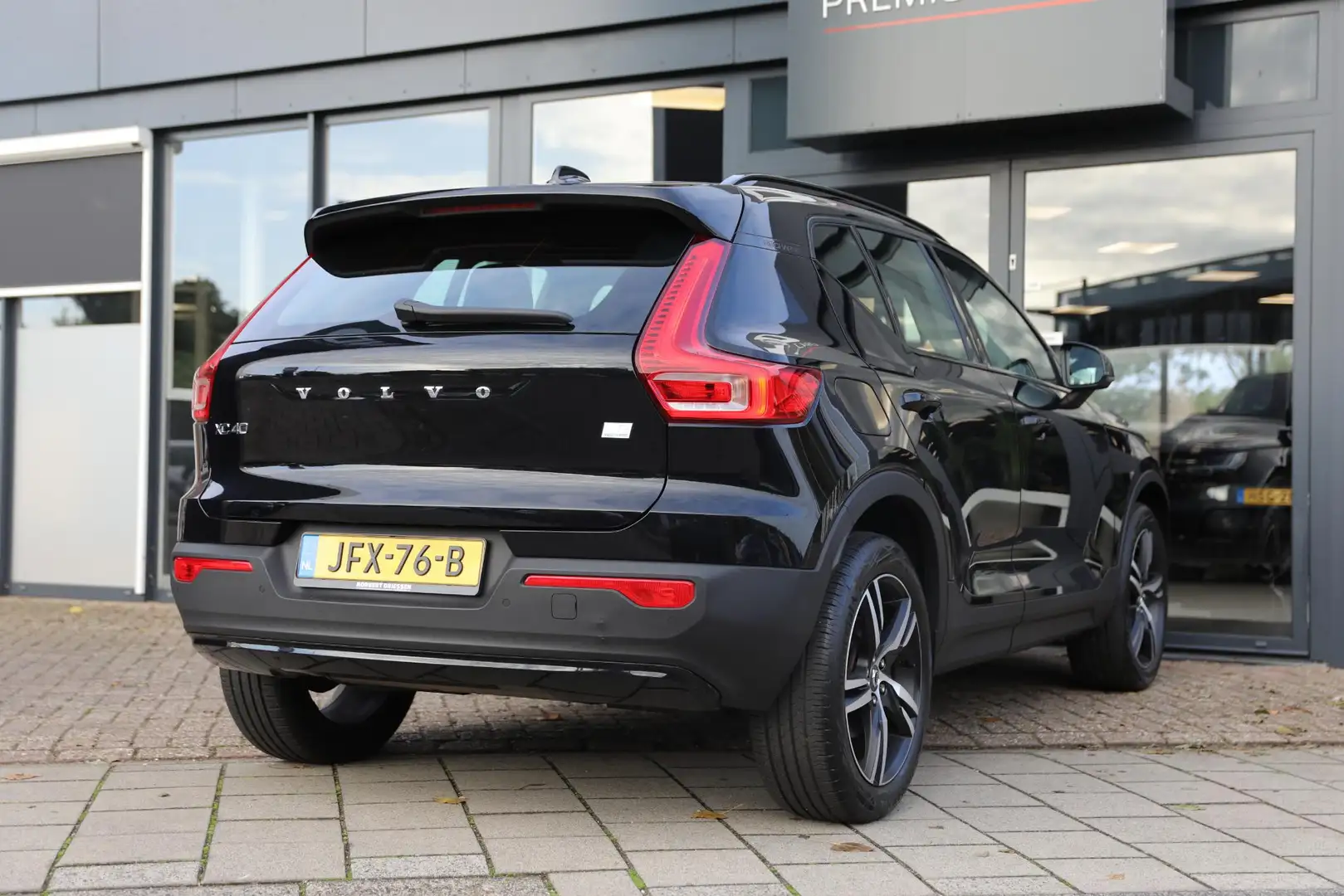 Volvo XC40 1.5 T5 Recharge R-Design | Apple Carplay | Verwarm Noir - 2