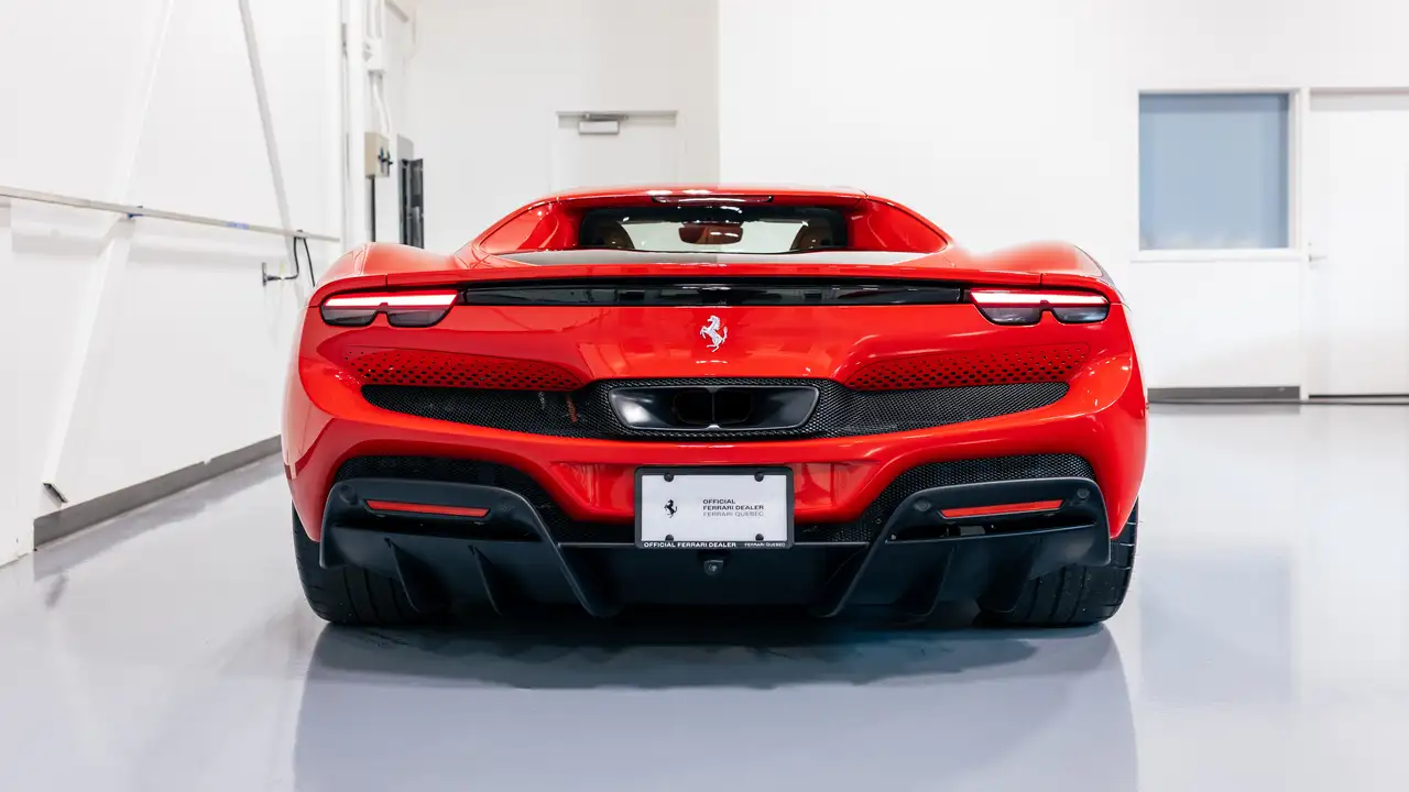 Ferrari 296 GTB снимка Ferrari 296 GTB