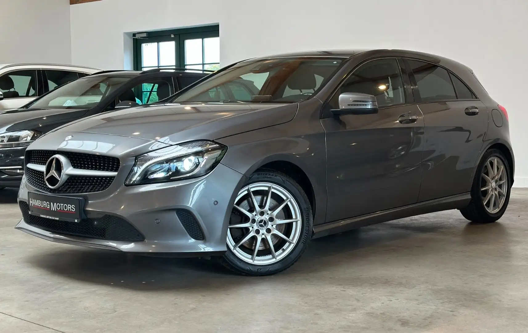 Mercedes-Benz A 250 CGI 7G-DCT BlueEfficiency Sportpaket 211PS Grau - 2