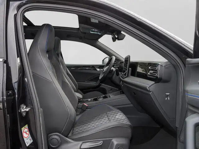 Volkswagen Tiguan view 4