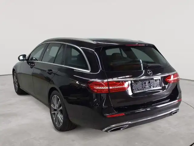 Mercedes-Benz E-Class view 5