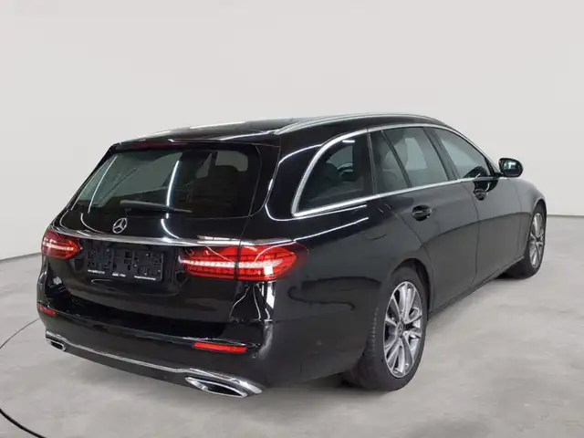 Mercedes-Benz E-Class view 4