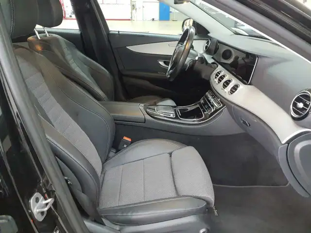Mercedes-Benz E-Class view 7