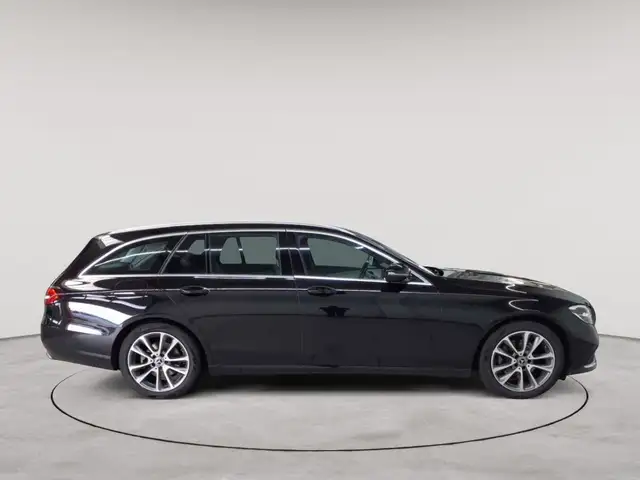 Mercedes-Benz E-Class view 3