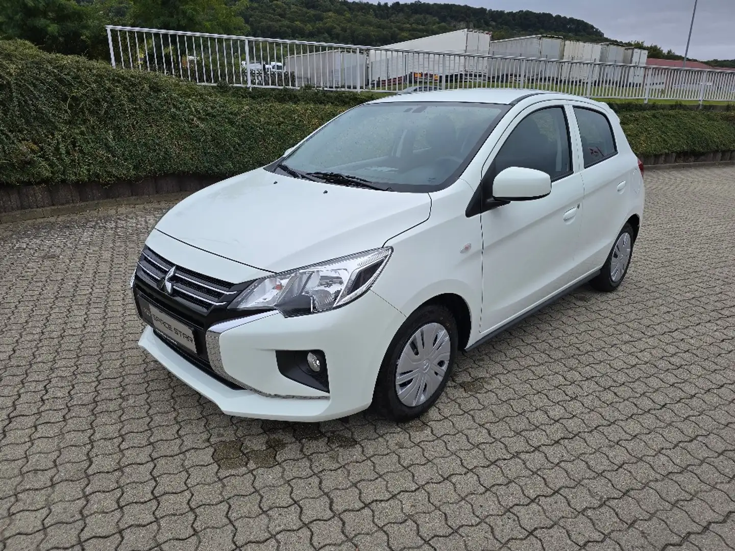 Mitsubishi Space Star Select 1.2 MIVEC 5-Gang Weiß - 1