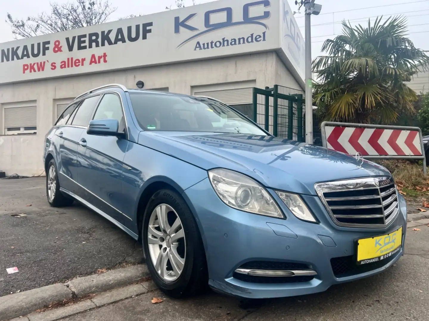 Mercedes-Benz E 220 T-Modell CDI BlueEfficiency Blau - 2