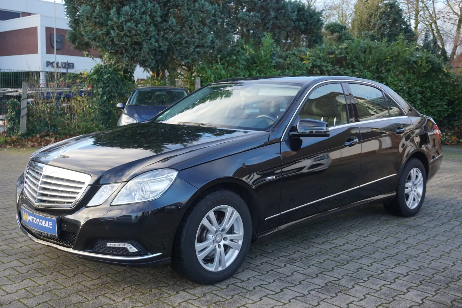 Mercedes-Benz E 350 E 350 CDI BlueEfficiency /EURO5/LEDER/NAVI/KLIMA/ Schwarz - 1