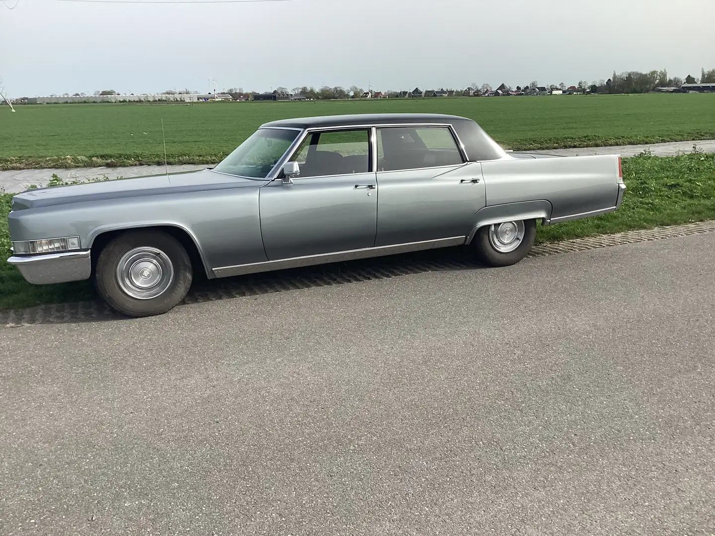 Cadillac Brougham Brougham undefined Grigio - 1