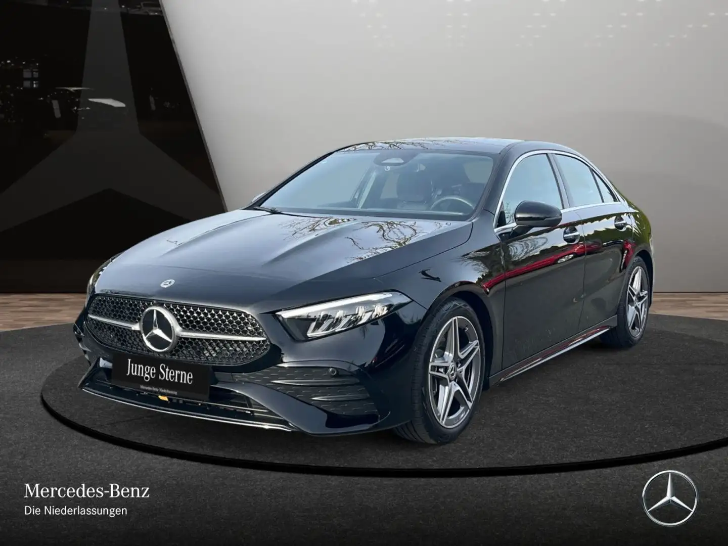 Mercedes-Benz A 250 Lim 4M AMG+PANO+AHK+LED+KAMERA+KEYLESS+8G Schwarz - 2