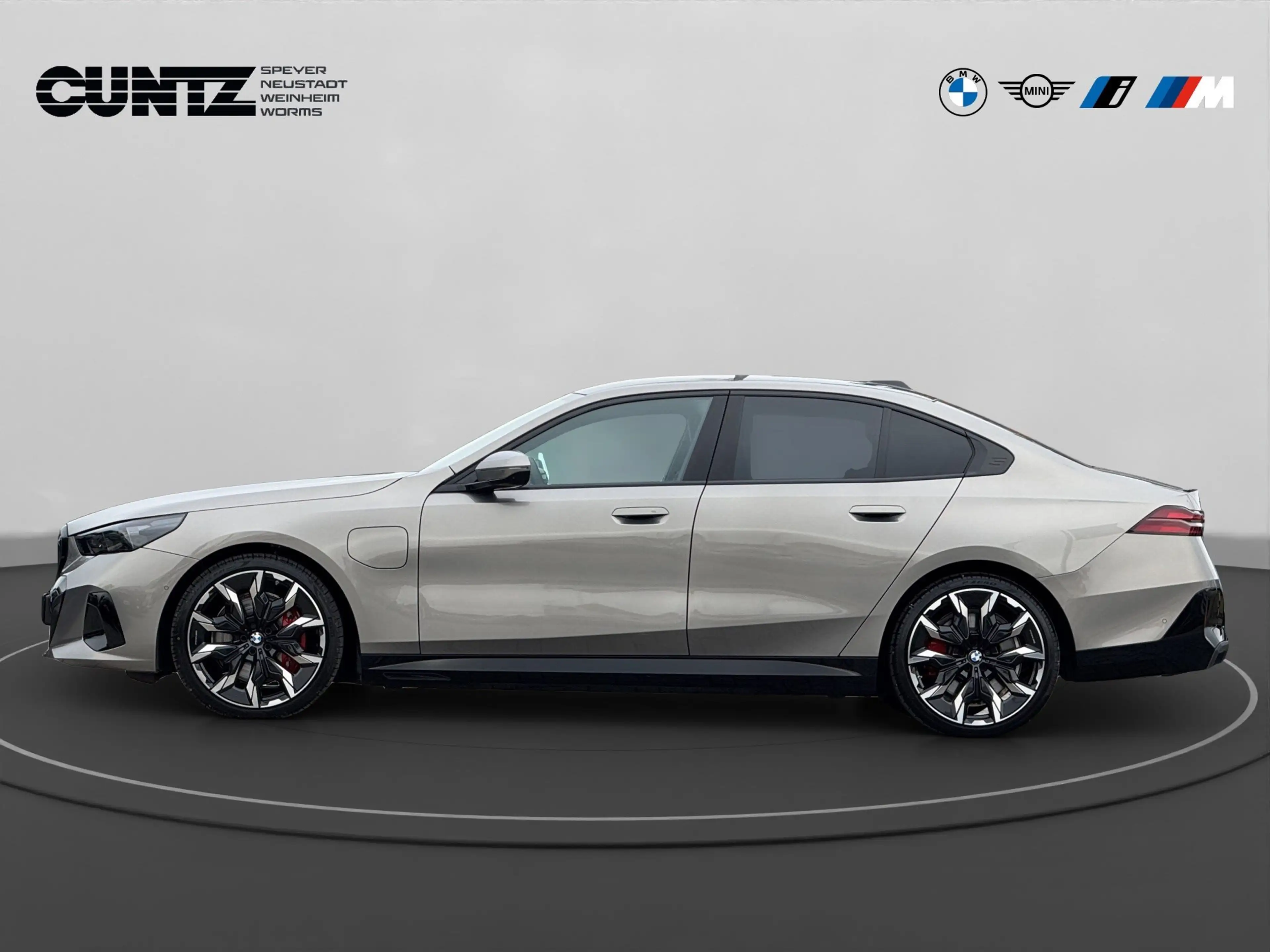 BMW 550 e xDrive Limousine M Paket Pro B&W HiFi Panorama 3 — photo 9