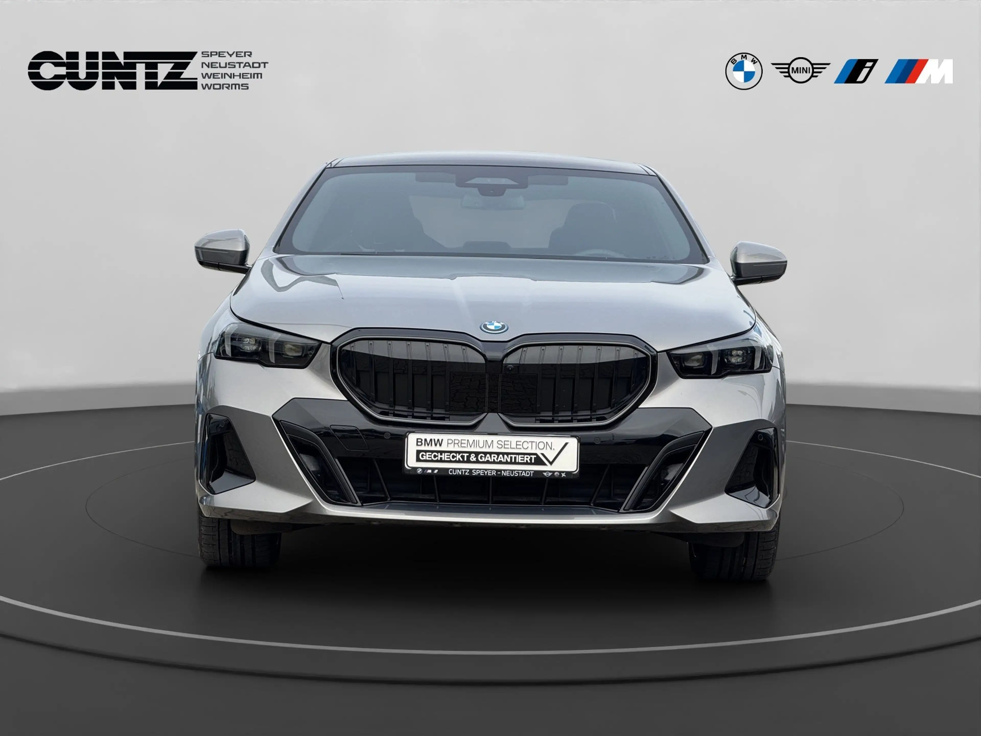 BMW 550 e xDrive Limousine M Paket Pro B&W HiFi Panorama 3 — photo 3