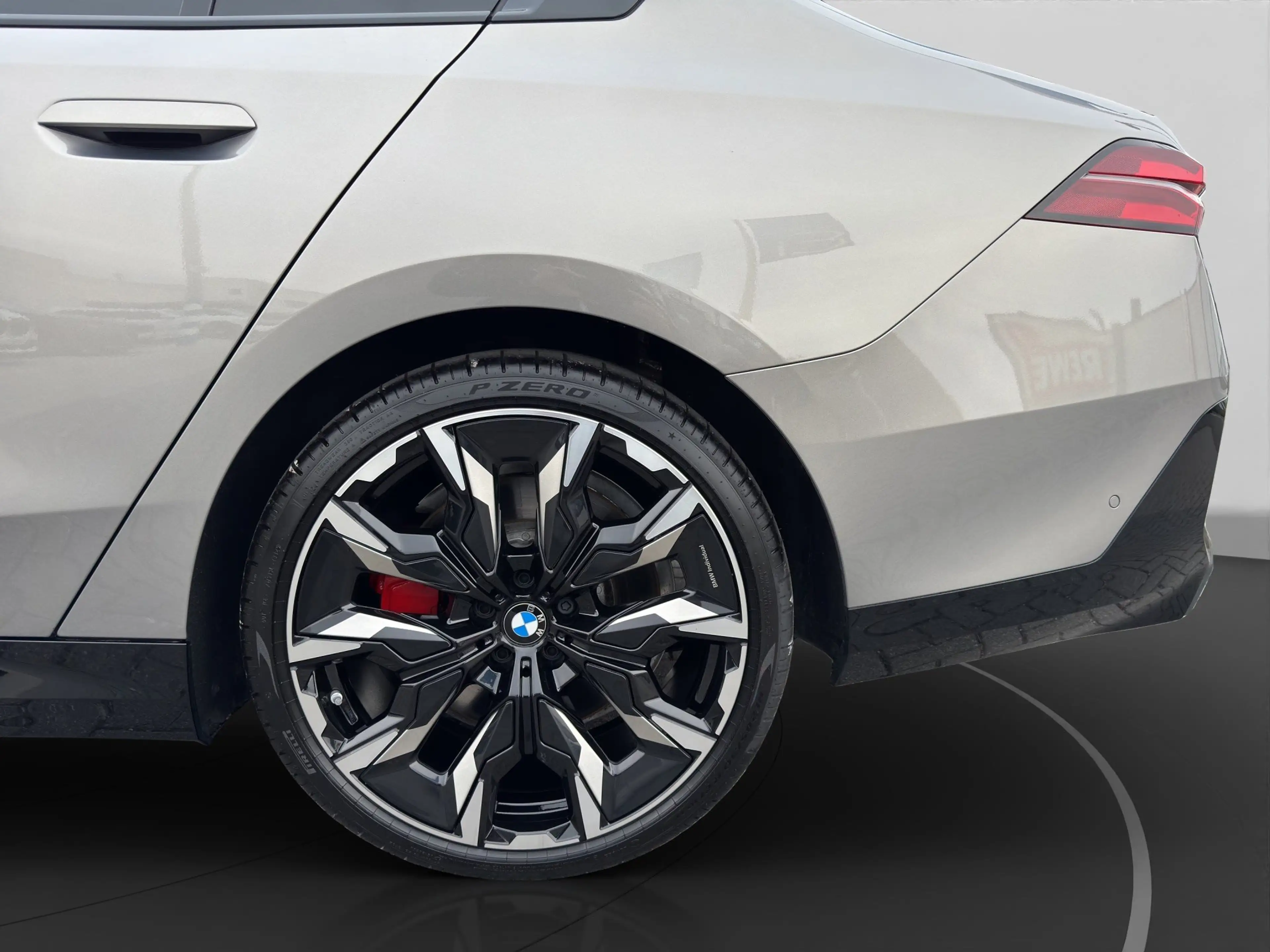 BMW 550 e xDrive Limousine M Paket Pro B&W HiFi Panorama 3 — photo 12