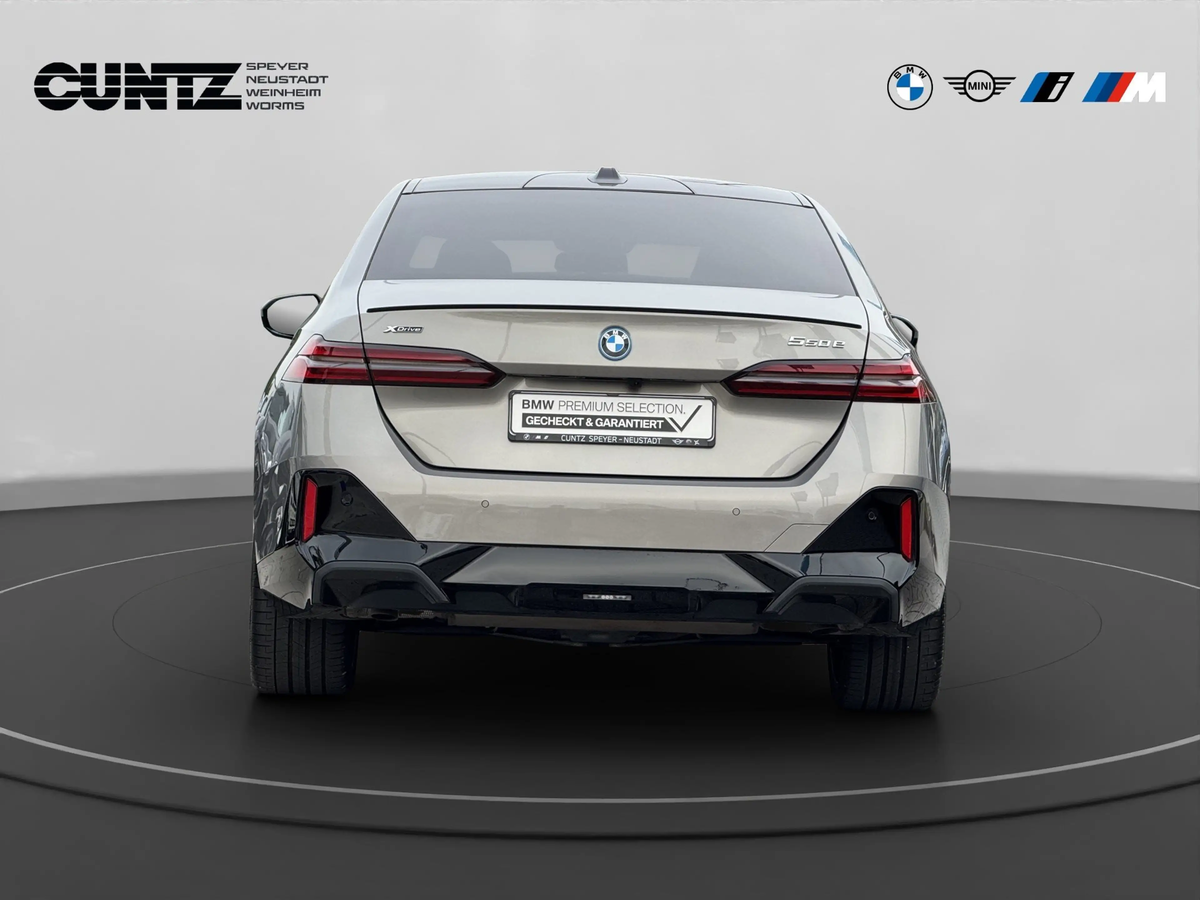 BMW 550 e xDrive Limousine M Paket Pro B&W HiFi Panorama 3 — photo 7