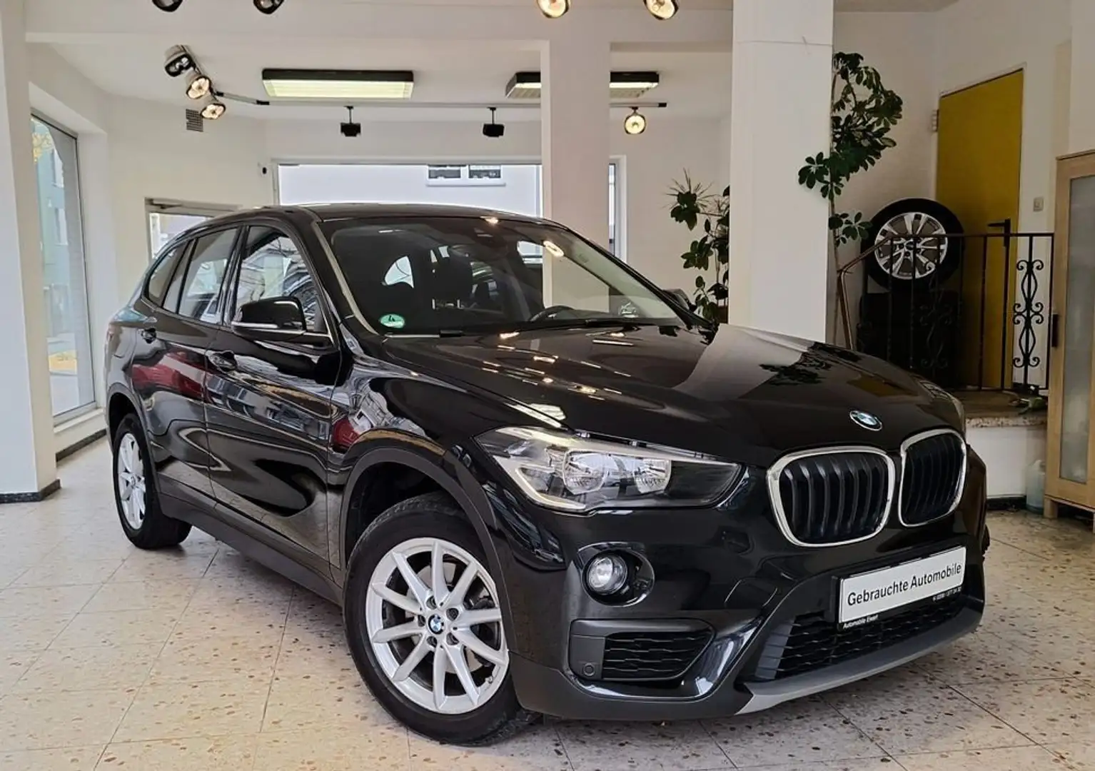 BMW X1 sDrive 18 i Automatik Schiebedach Navi Garantie Noir - 1