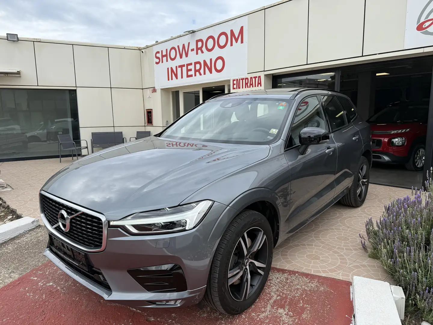 Volvo XC60 XC60 2.0 d4 R-design auto my20 Grigio - 2