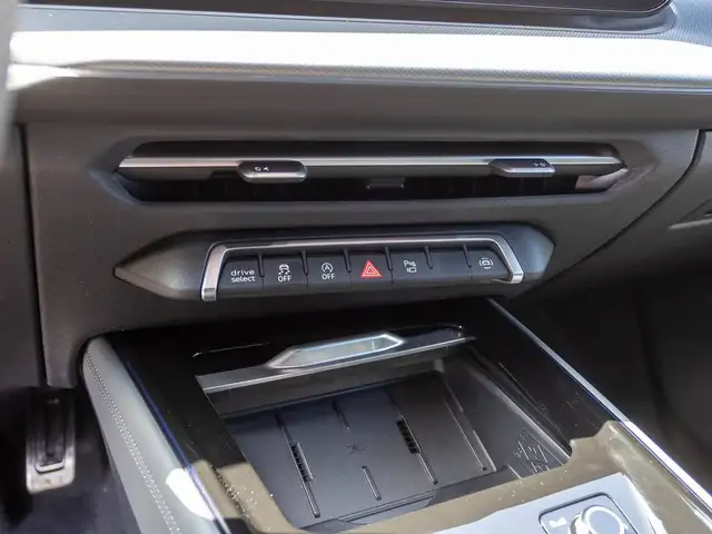 Audi Q3 view 8