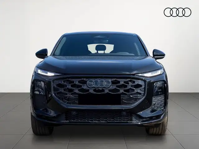 Audi Q3 view 4