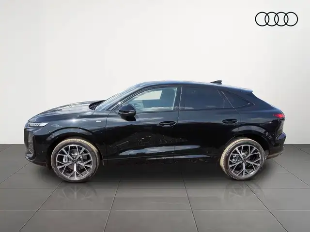 Audi Q3 view 5
