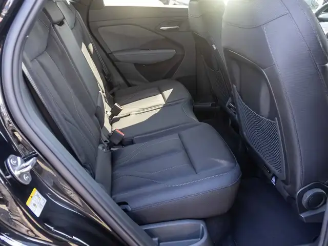 Audi Q3 view 12