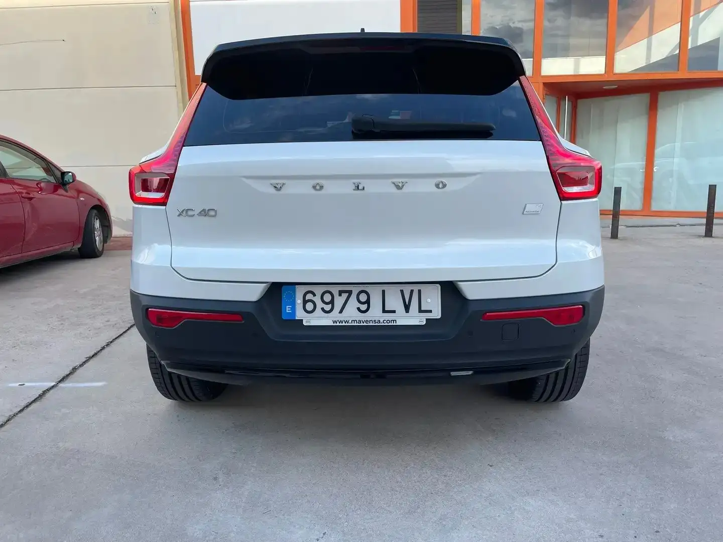 Volvo XC40 T4 Recharge R-Design Aut. 211 CV Bílá - 2