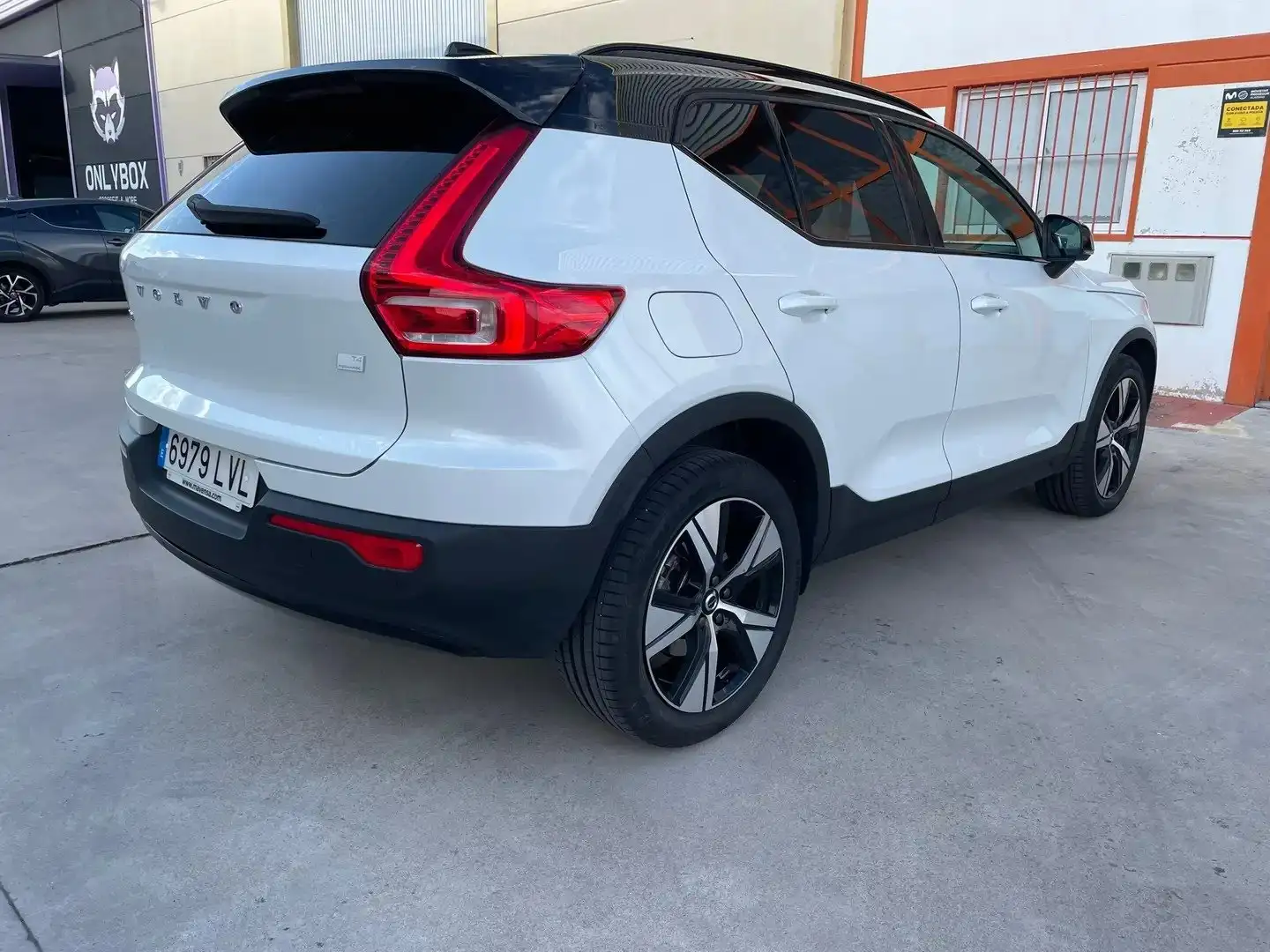 Volvo XC40 T4 Recharge R-Design Aut. 211 CV Bílá - 1